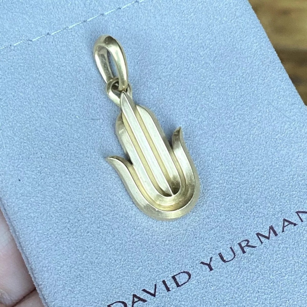David Yurman 18 K gold, mint hamsa hand pendant